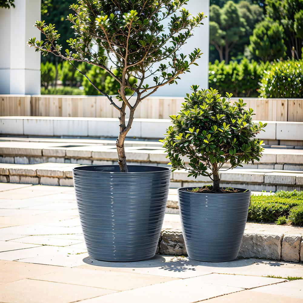 2-Piece Tapered Round Plastic Planters Set, Marine Blue