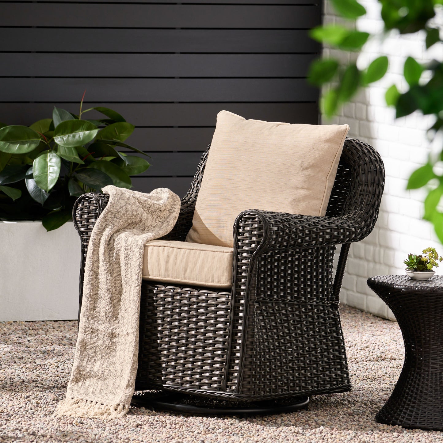 AMAYA SWIVEL ROCKER