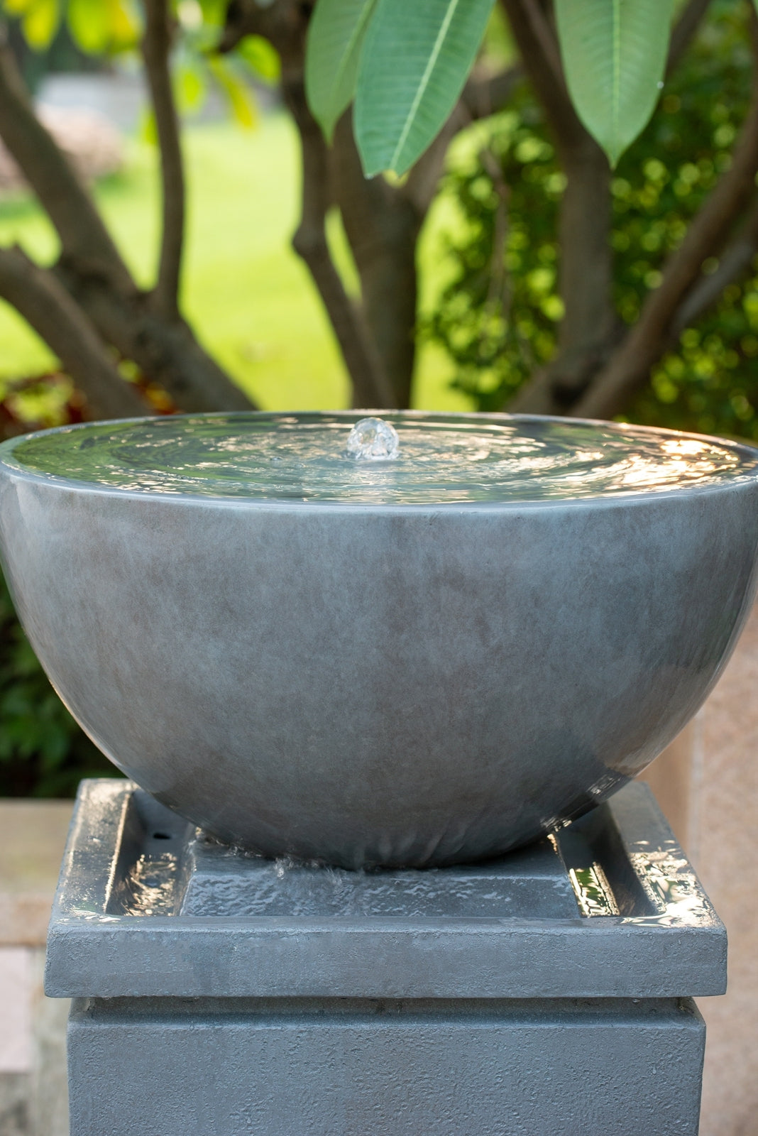 44.5" Polyresin Gray Zen Bowl Water Fountain, Outdoor Bird Feeder /Bath Fountains, Relaxing Water Feature for Garden Lawn Backyard Porch