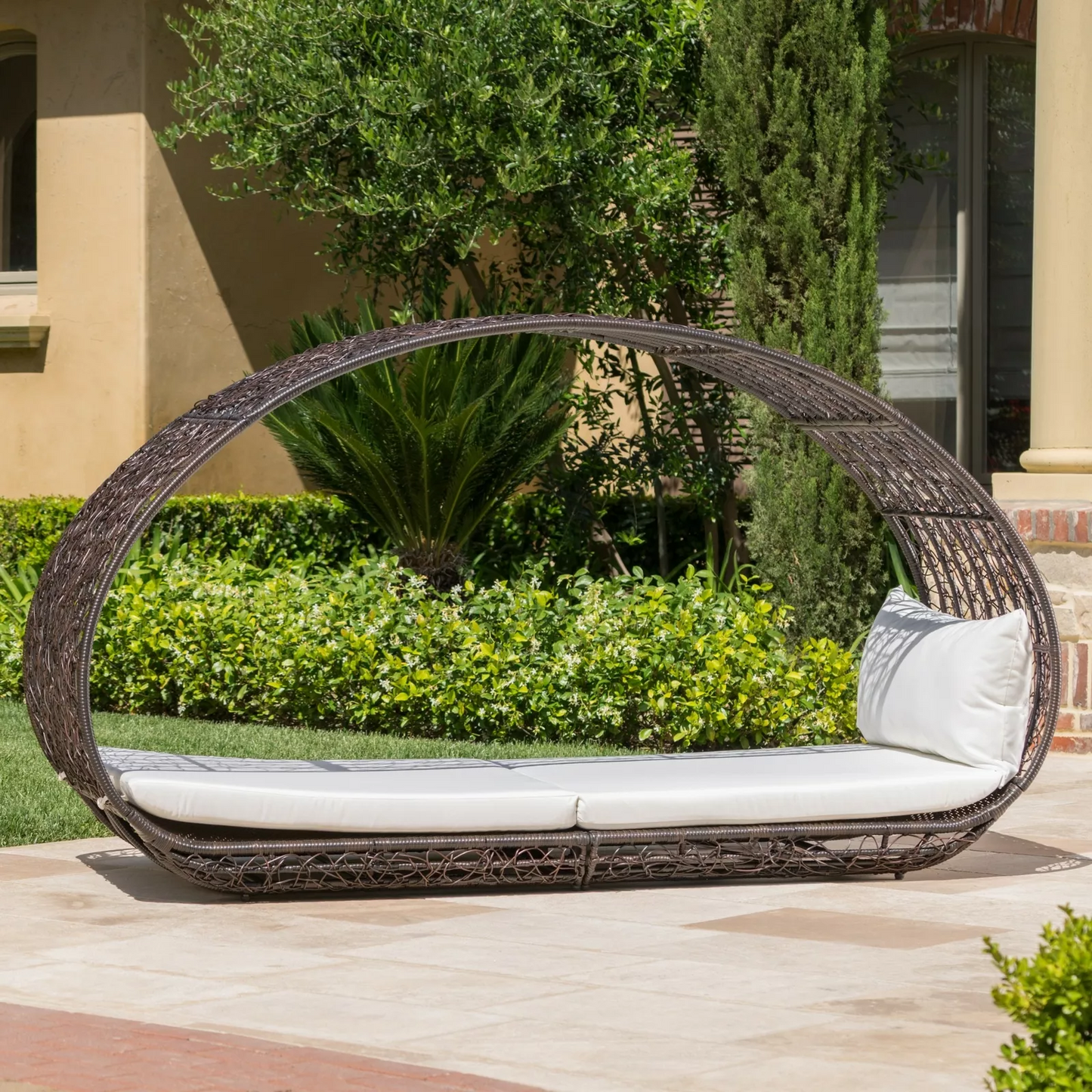 Outdoor Wicker Overhead Canopy Daybed Water Resistant Cushion