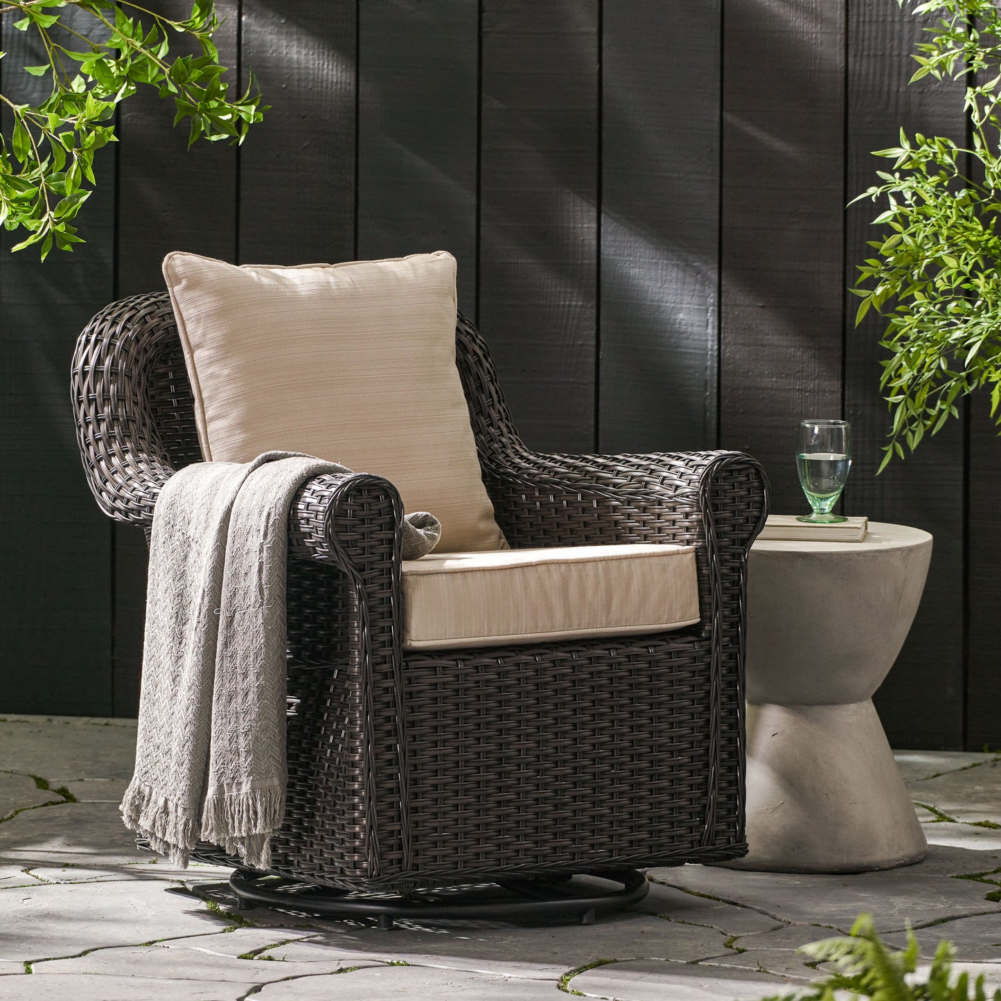 AMAYA SWIVEL ROCKER