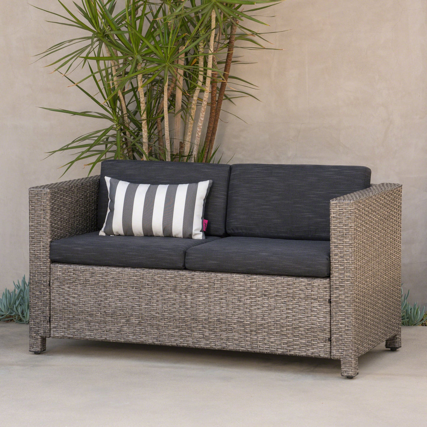 PUERTA LOVESEAT